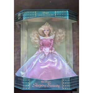 Disney Princess Aurora Sleeping Beauty Collector Doll Collection New!